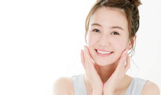 専属の技工所と連携し低価格で高品質な セラミック治療を提供（2.8万円～）